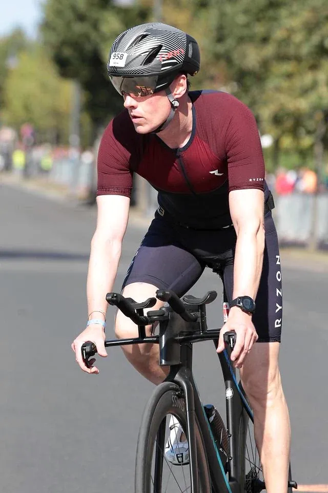 Markus auf dem Rennrad im Wettkampf