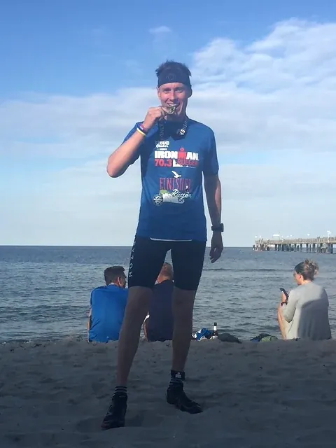 Markus am See nach dem Schwimmen